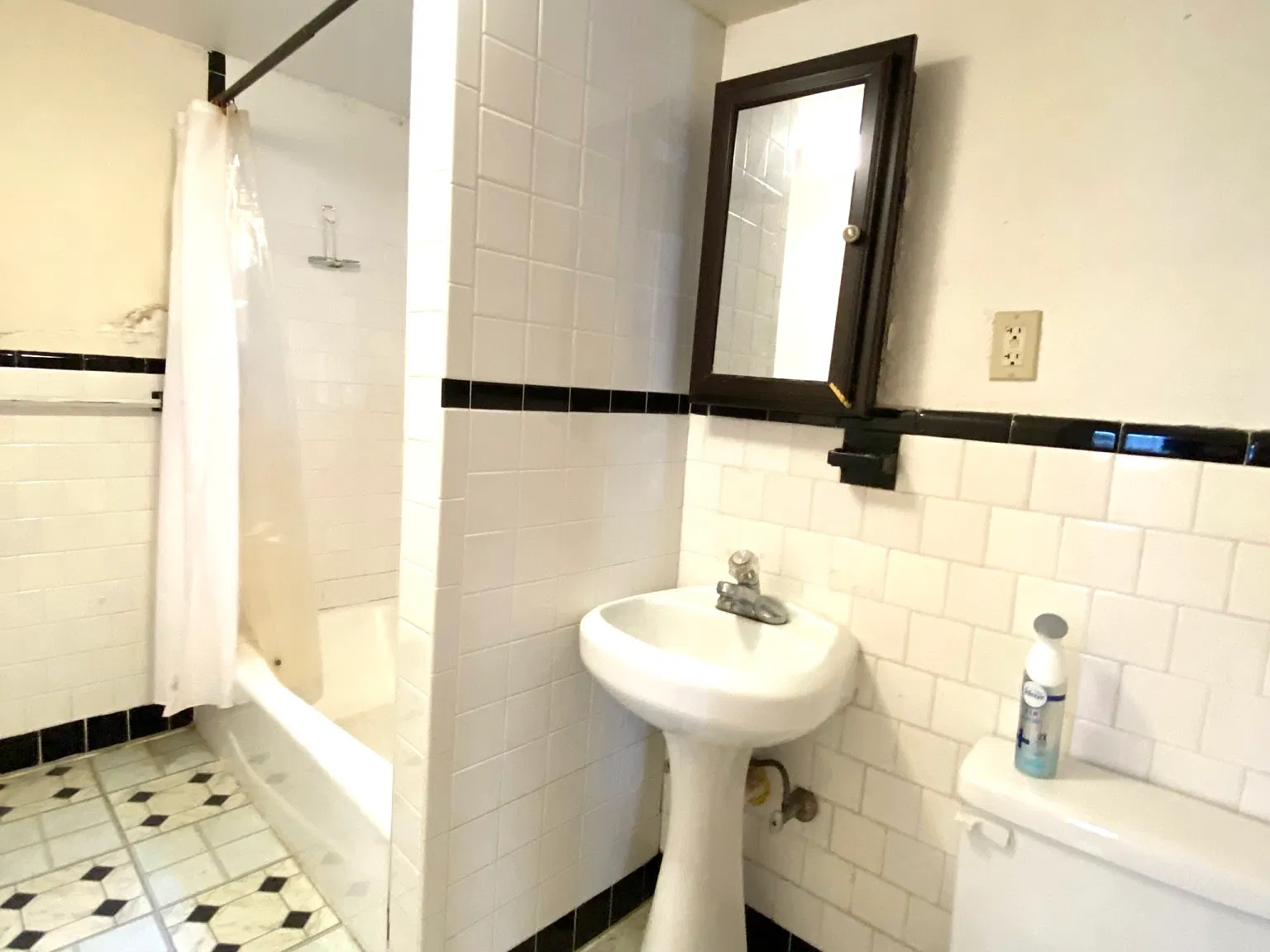 24A Braemore Rd — Photo 3