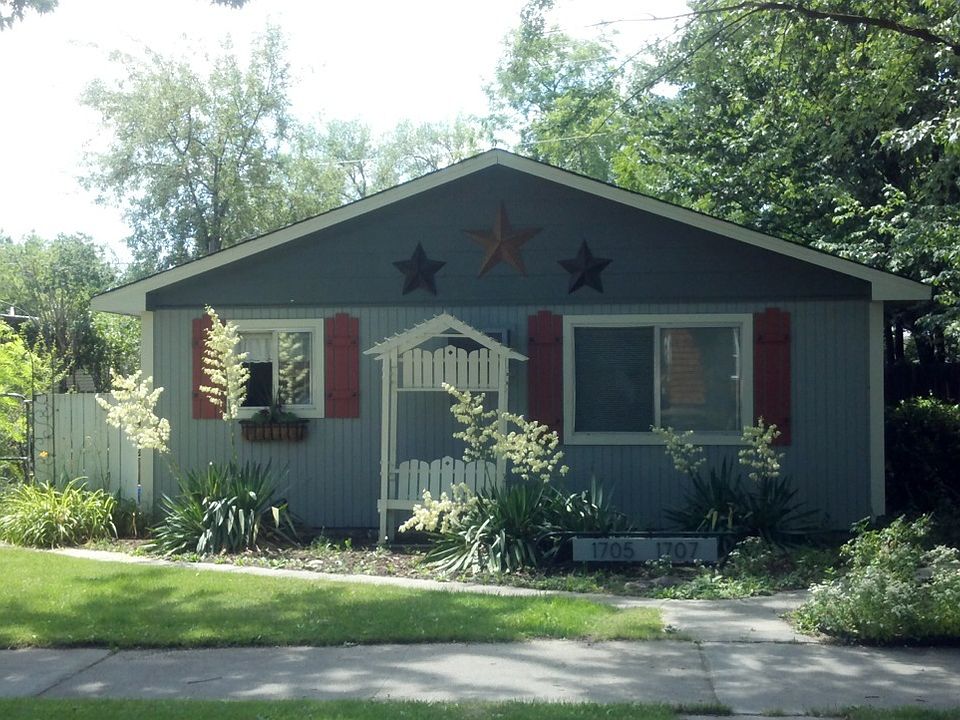 North End - Spacious 2 Bedroom with yard