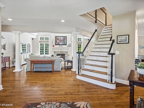 3rd image of 956 Winslow Cir