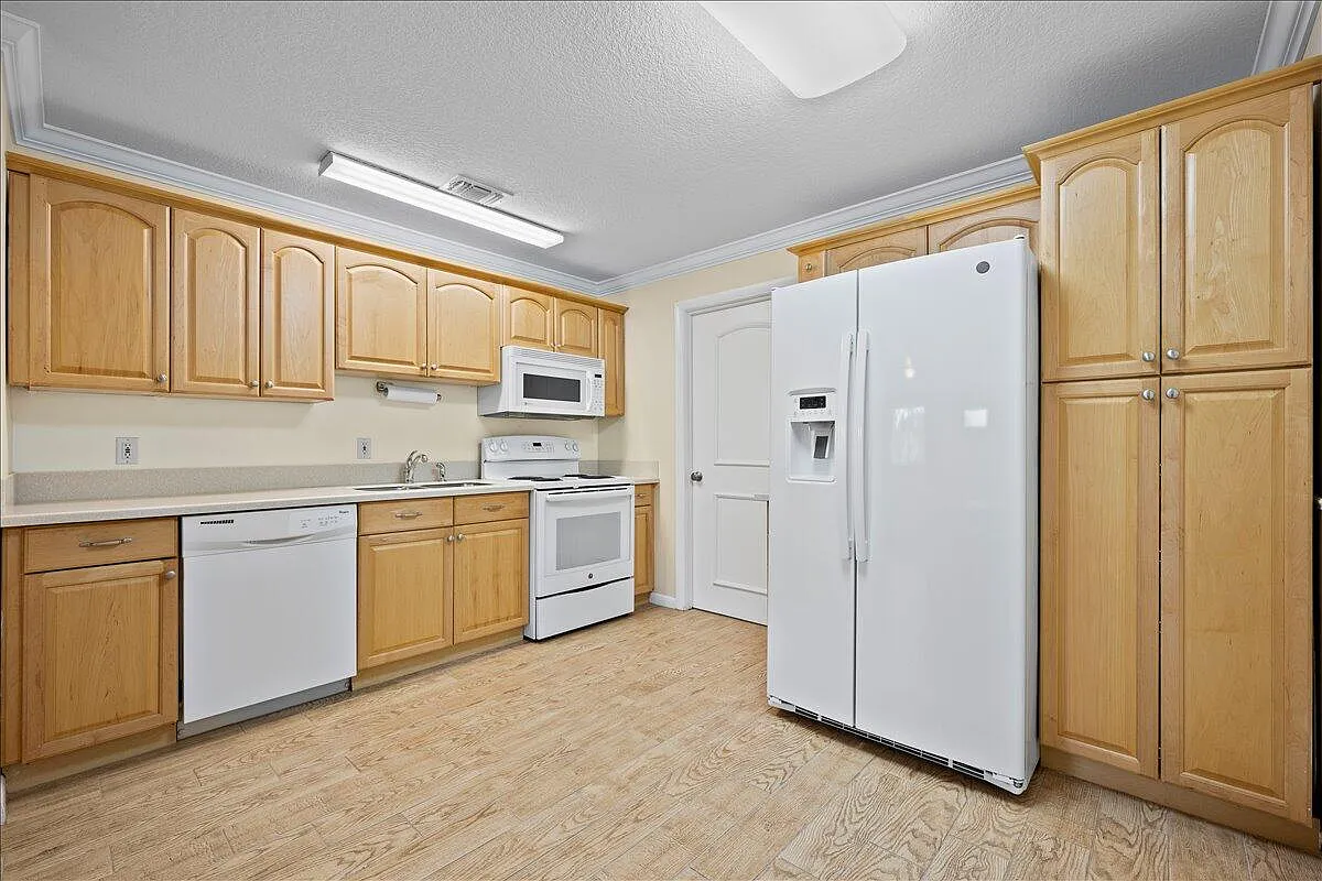 2 bed, 1.0 bath, 1620 sqft, $2,200 — Photo 4