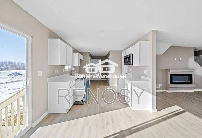 102 E Sycamore St — Photo 5