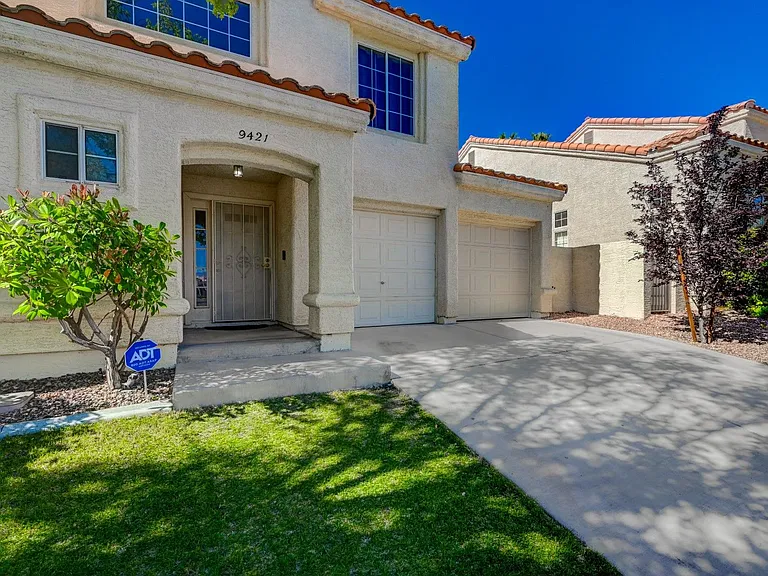 9421 Valley Hills Ave — Photo 3