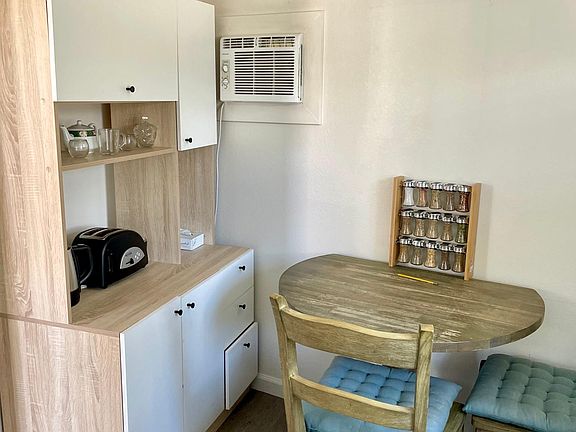 3rd image of 6404 Menlo Dr