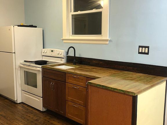 2nd image of 109 Daniels St APT 1