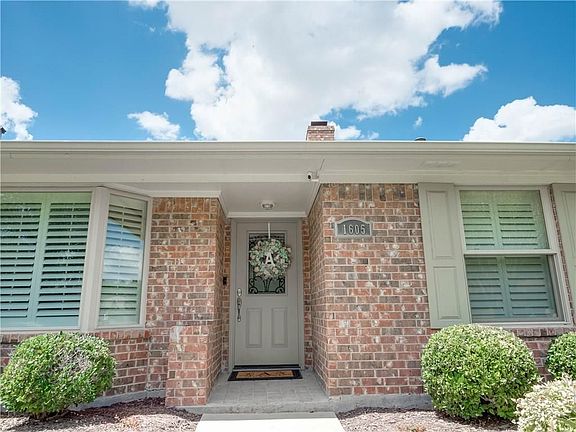2nd image of 1605 Meadowgate Dr