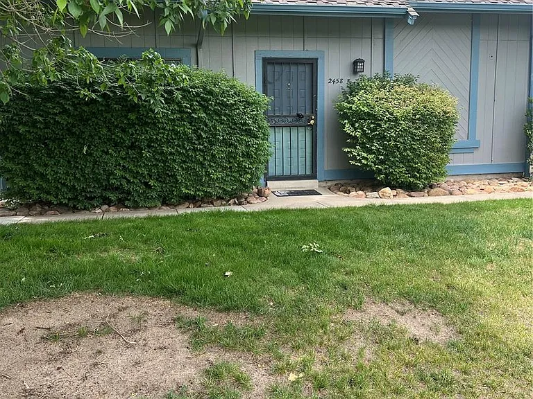 2458 S Victor St #E — Photo 1