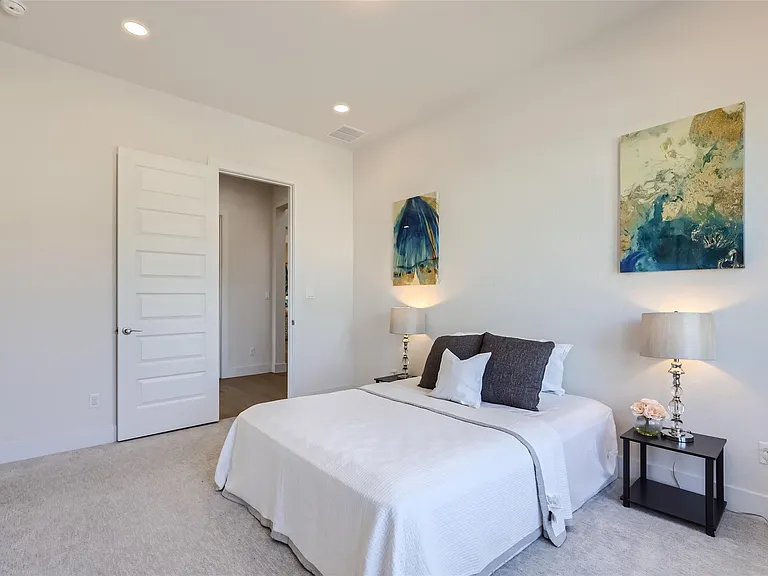 704 Palamos Dr — Photo 24