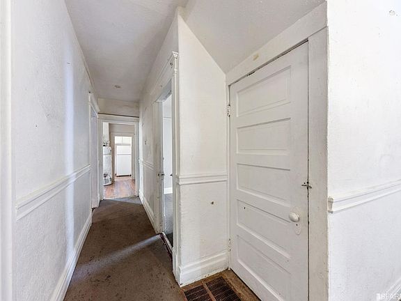 3rd image of 327 Russia Ave