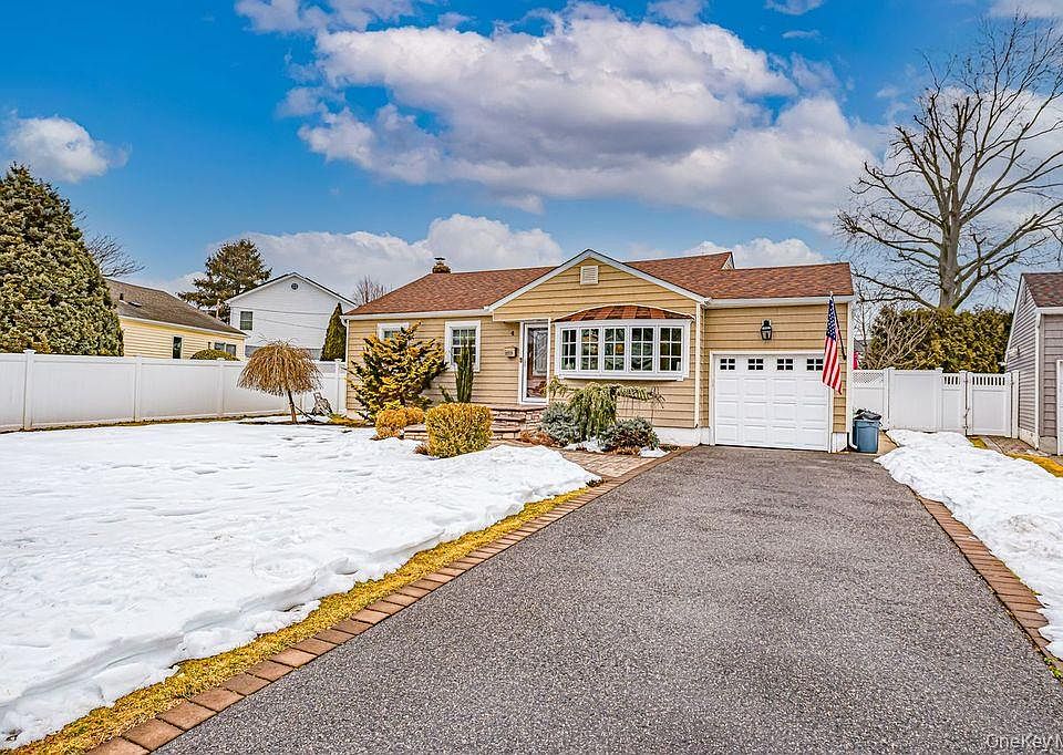 1st image of 4 Hollyberry Road