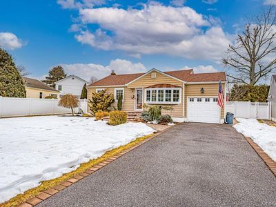 4 Hollyberry Road, Plainview, NY, 11803