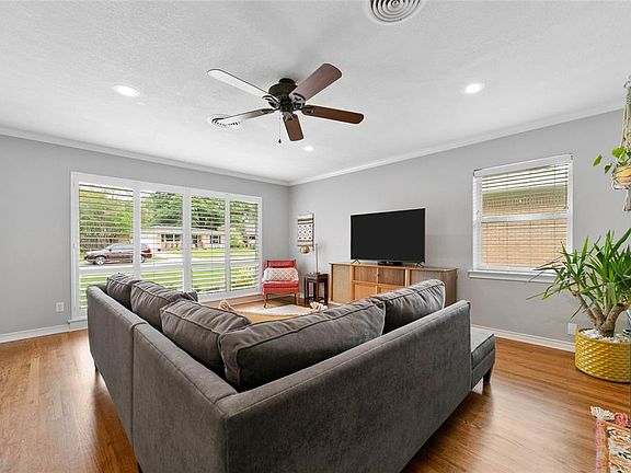 5th image of 633 Westwood Dr