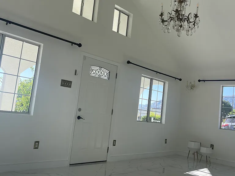 10512 Plainview Ave — Photo 6