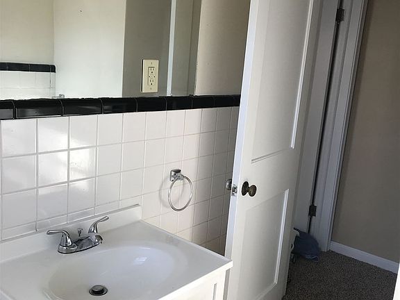 7033B680-145A-4623-AB25-0C3363AC0858