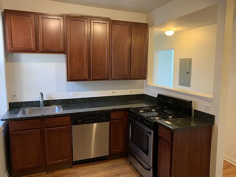 1943 W Chase Ave #2 — Photo 7