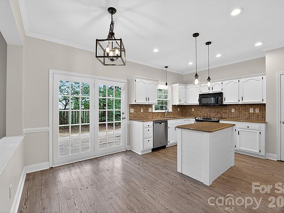 3rd image of 395 Runnymede Dr
