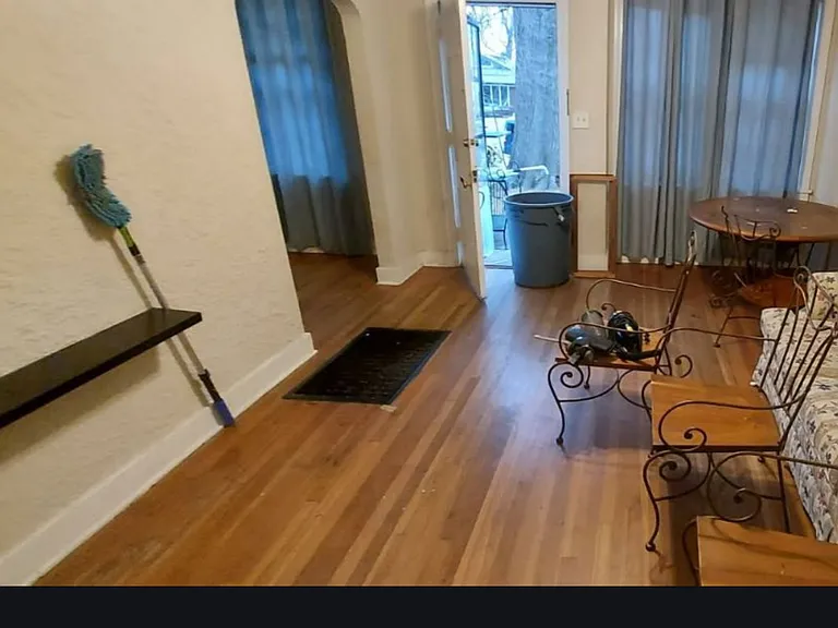 1860 Snowden Ave — Photo 2