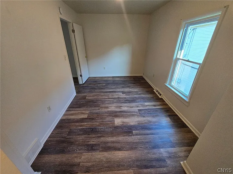 112 Helen St — Photo 10