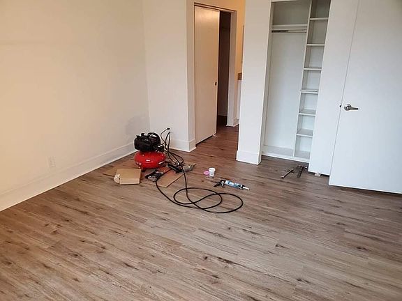 2nd image of 137 Lakeshore Ct
