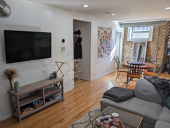 5th image of 3500 N Greenview Ave #G