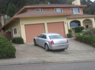 10549 Englewood Dr, Oakland, CA 94605