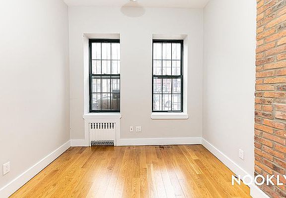 3rd image of 246 Stanhope St APT 1R