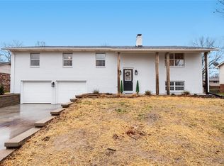 121 Elvira Dr, Smithton, IL 62285