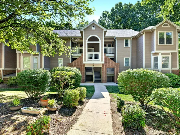113 Abingdon Ct APT Lc, Cary, NC 27513