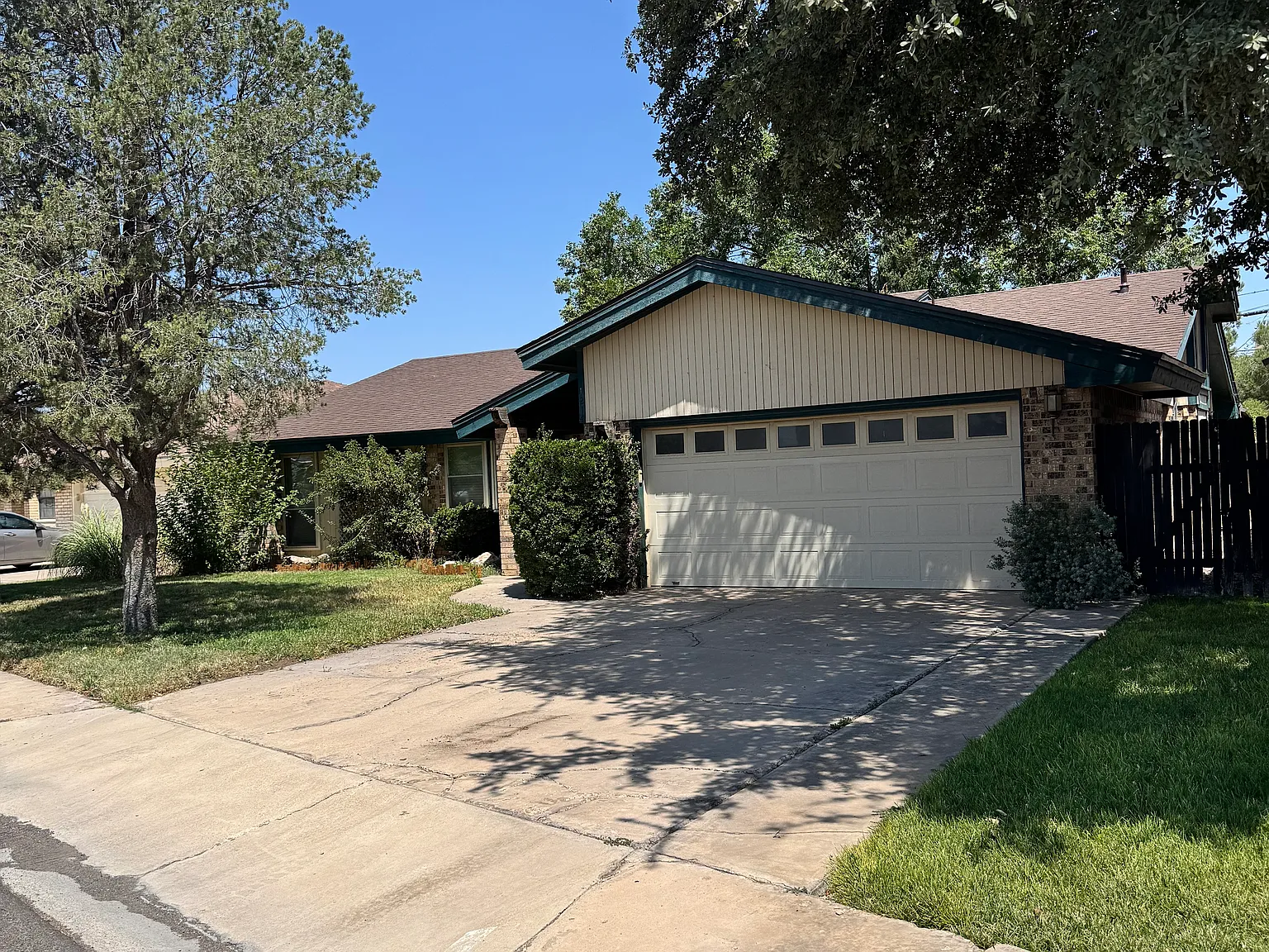 3 bed, 1609 sqft, $2,400 — Photo 1