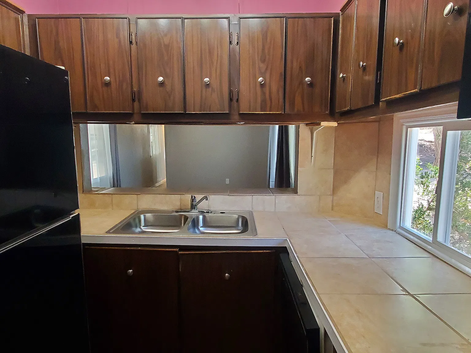 3 bed, 750 sqft, $1,295 — Photo 2