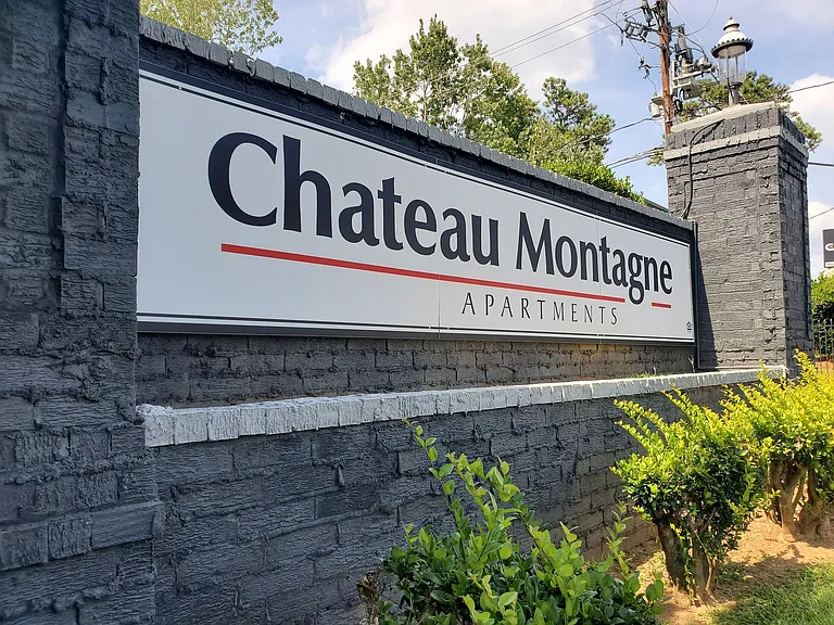 Chateau Montagne Apartments — Photo 9