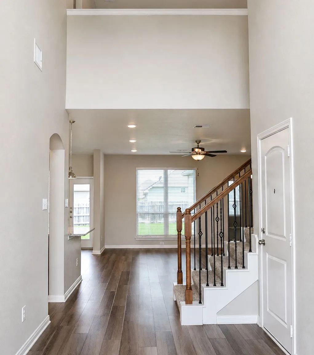 4 bed, 2.5 bath, 2591 sqft, $2,475 — Photo 2