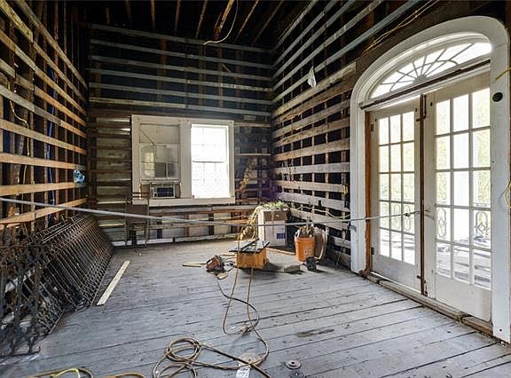 3rd image of 302 Olivier St
