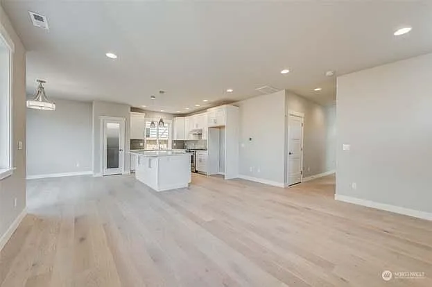 4215 142nd St SE — Photo 2