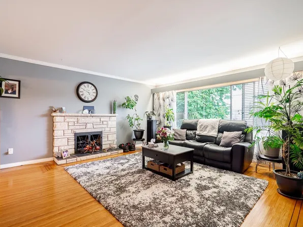 12528 Pinewood Cres, Surrey, BC V3V 2L5