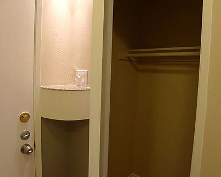 Alhambra @ Studio City Apts. — Photo 21