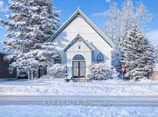 18630 W Loyalist Pkwy, Prince Edward County, ON K0K2J0