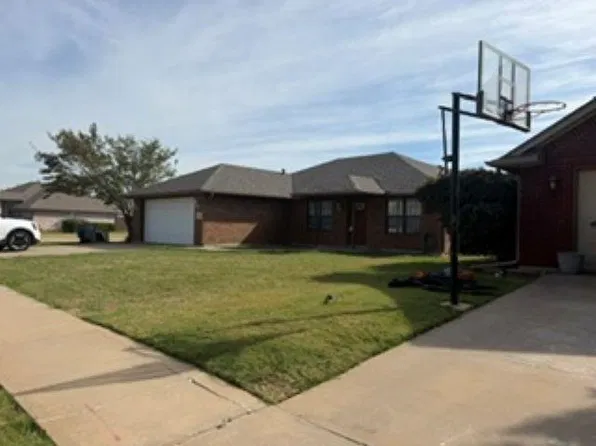 6802 SW Drakestone Blvd, Lawton, OK 73505