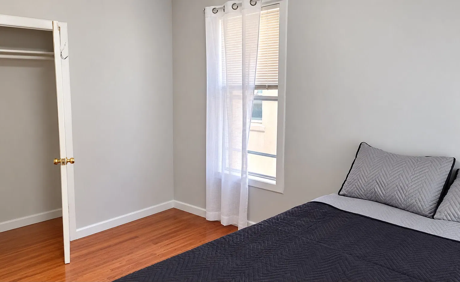 3 bed, 3250 sqft, $1,200 — Photo 2
