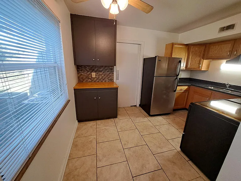 2827B Charing Rd — Photo 15
