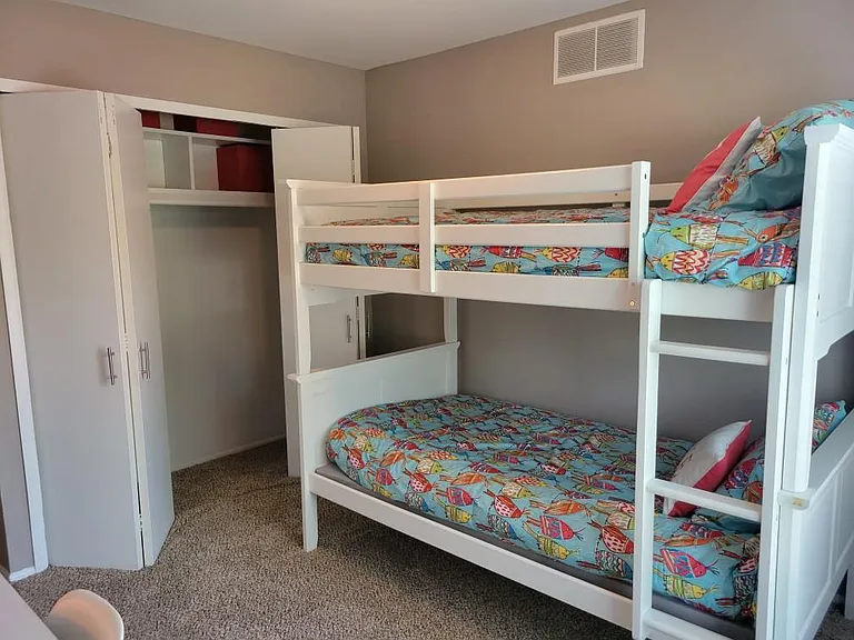 Carriage Hill Apartments - Dearborn Heights, MI — Photo 22