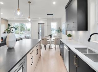 588 Whiteside St #2, Saanich, BC V8Z1Y6