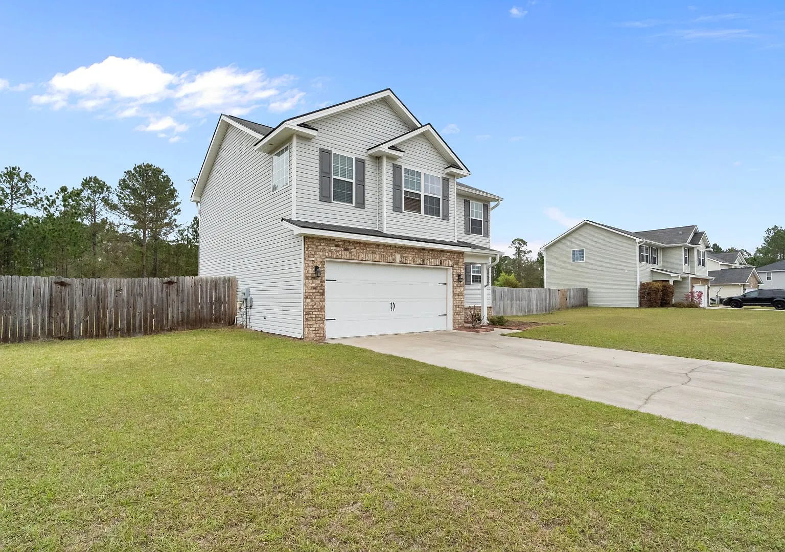 Spacious 3BR Home with Fenced Yard Near Ft. Stewart — Photo 4