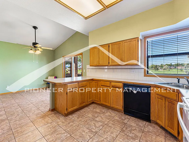 2924 Troxell Ave — Photo 12