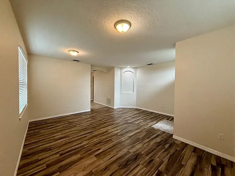 811 Krenson Woods Ln — Photo 6