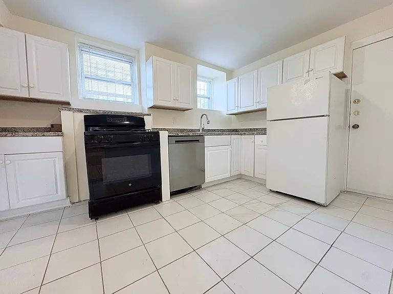 32A Glenville Ave #32A — Photo 2
