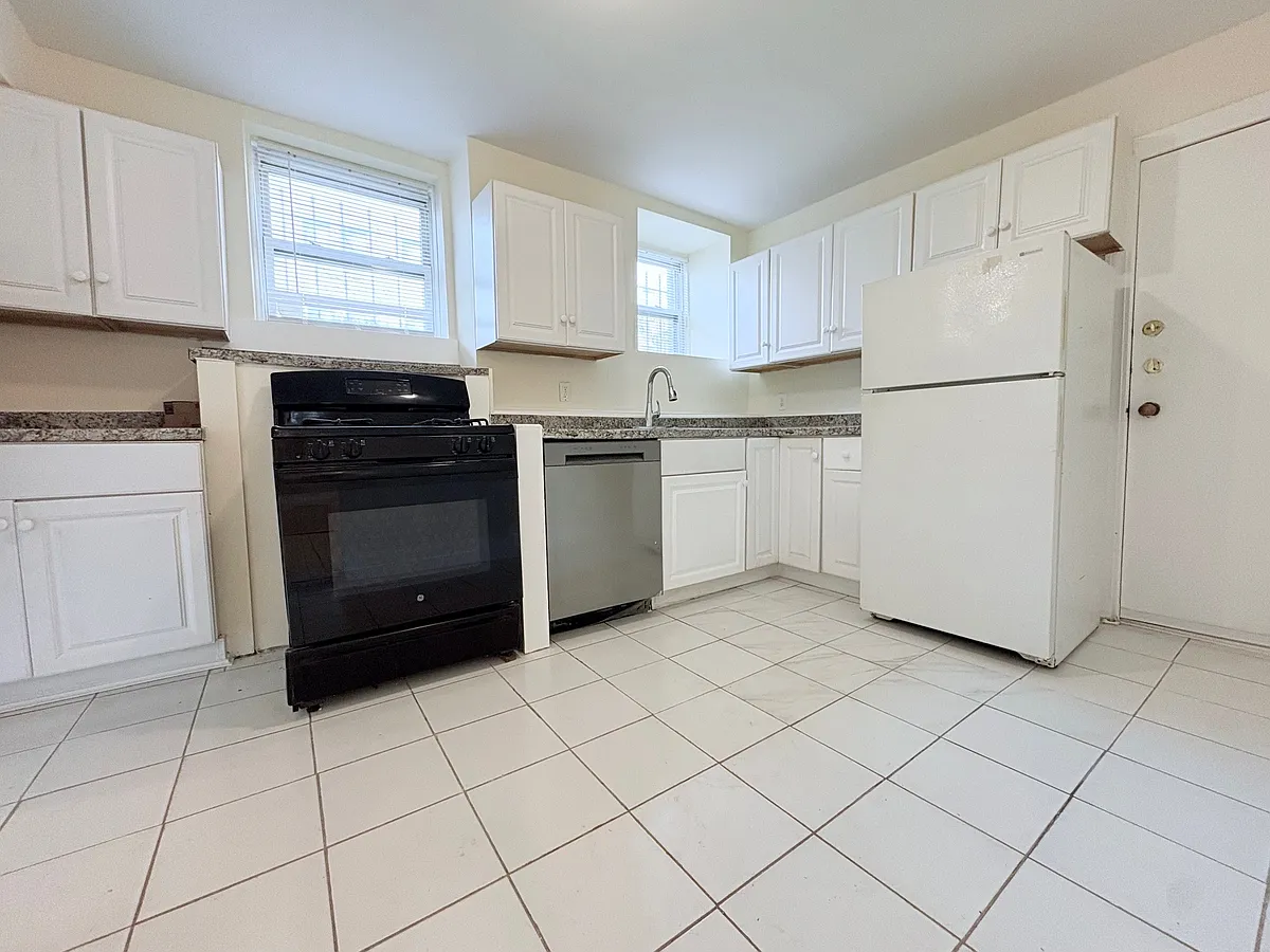 Building Photo - 32A Glenville Ave #32A