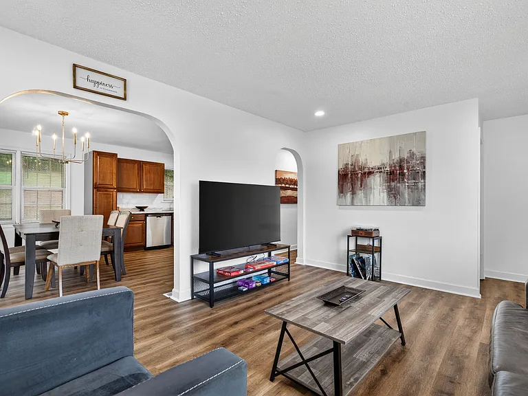 16 Lansing Ave — Photo 12