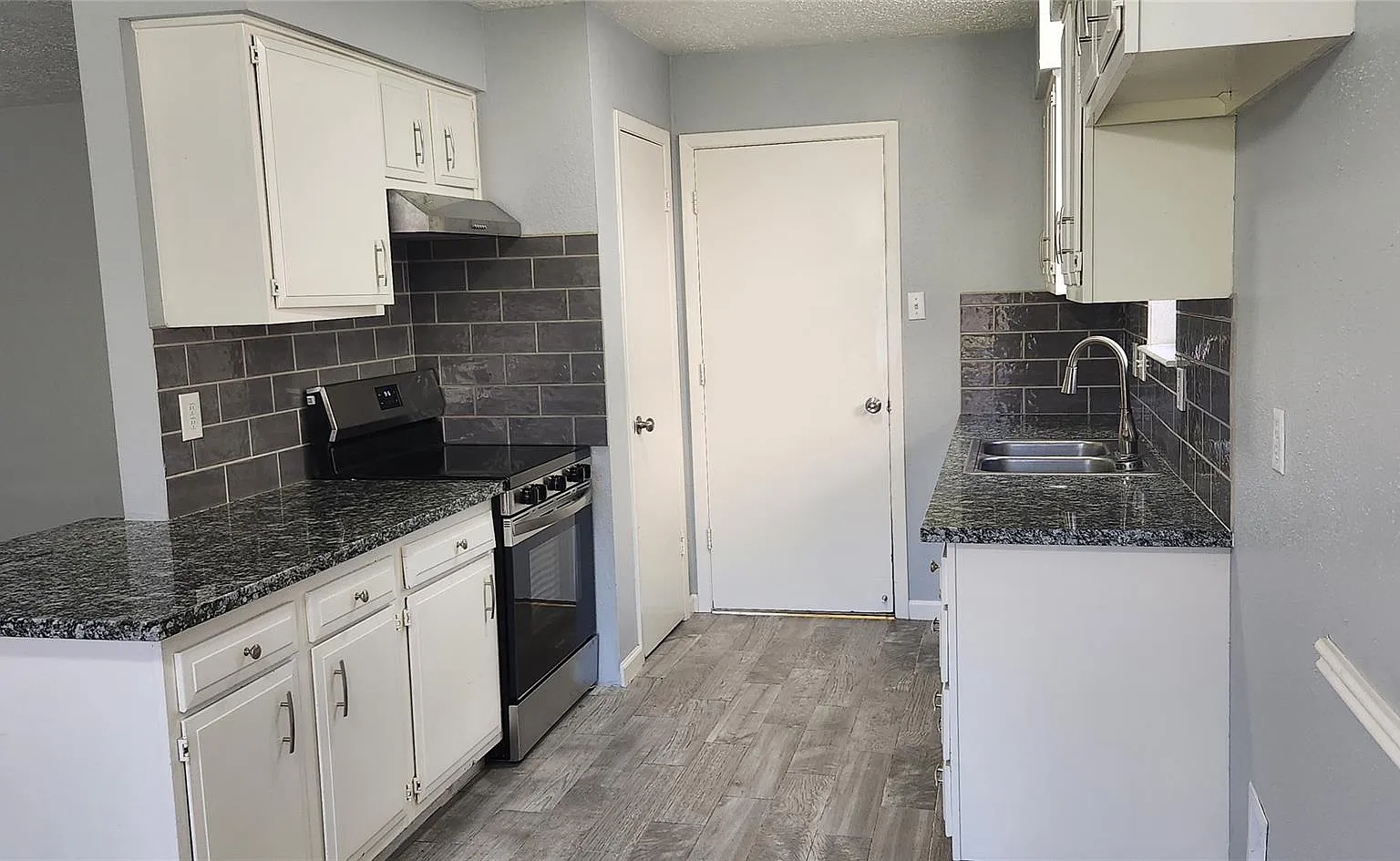4 bed, 2.0 bath, 1438 sqft, $1,800 — Photo 4