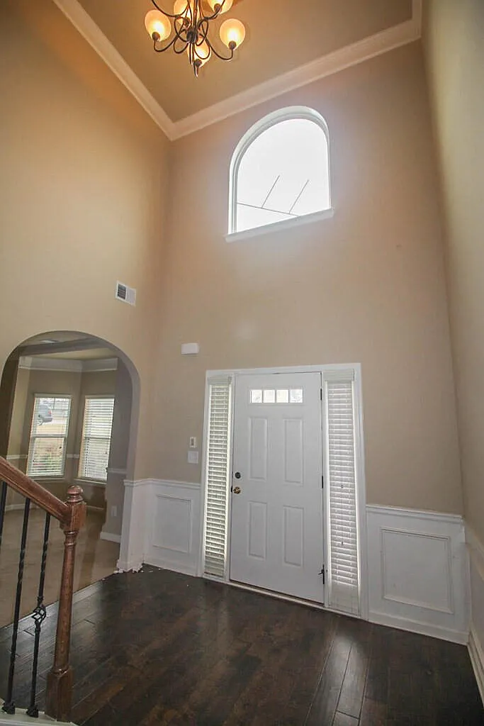 4 bed, 2.5 bath, 3432 sqft, $2,295 — Photo 4