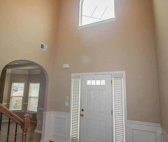 2733 Huntcliffe Dr — Photo 4